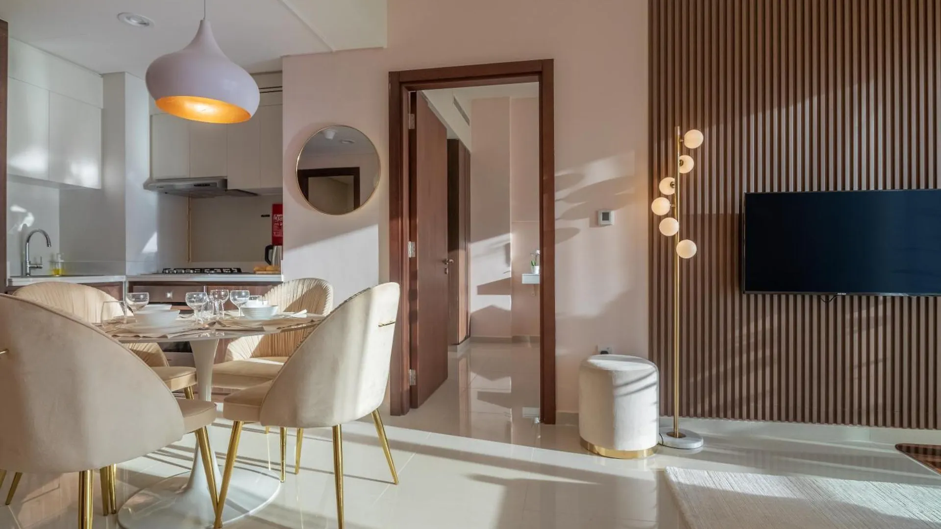 Stylish Apartment With Yacht View Close To Dubai Mall United Arab Emirates